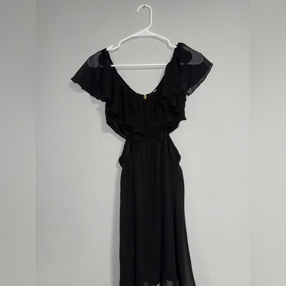 Speeckler’s Elegant Black Dress